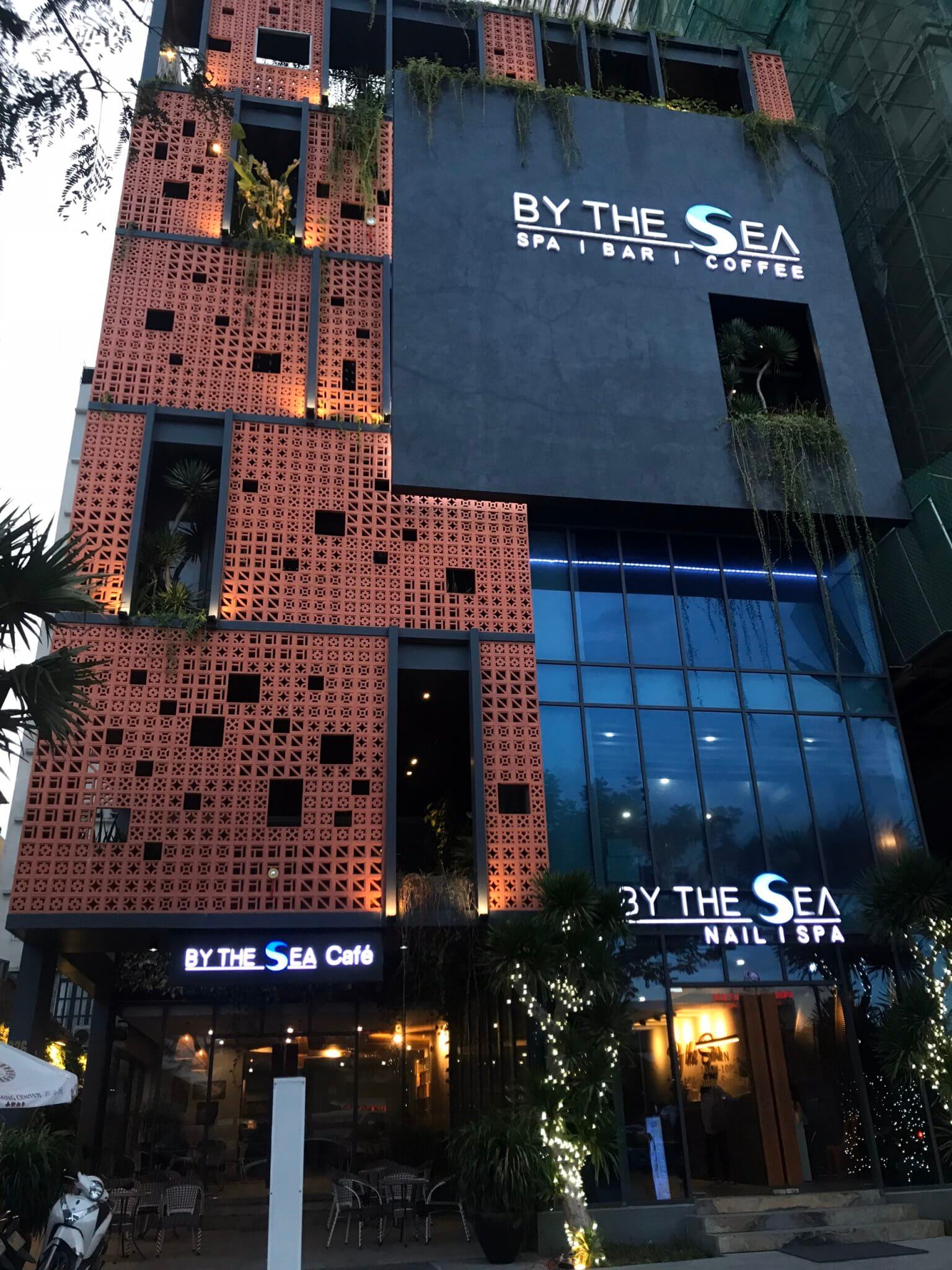 Thi công trọn gói bộ thương hiệu CAFE SPA By The Sea