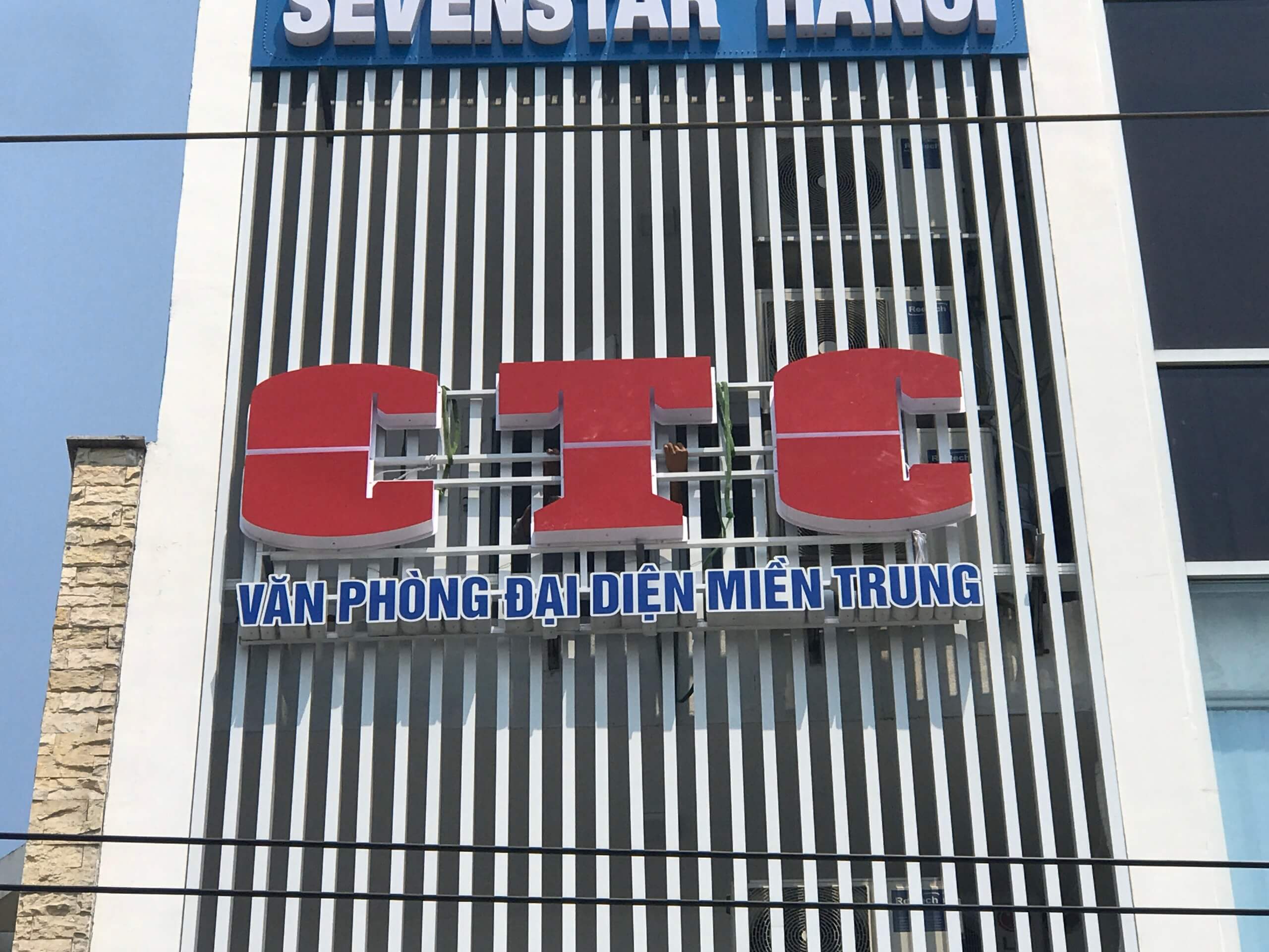 Bảng hiệu toà nhà CTC miền trung 3