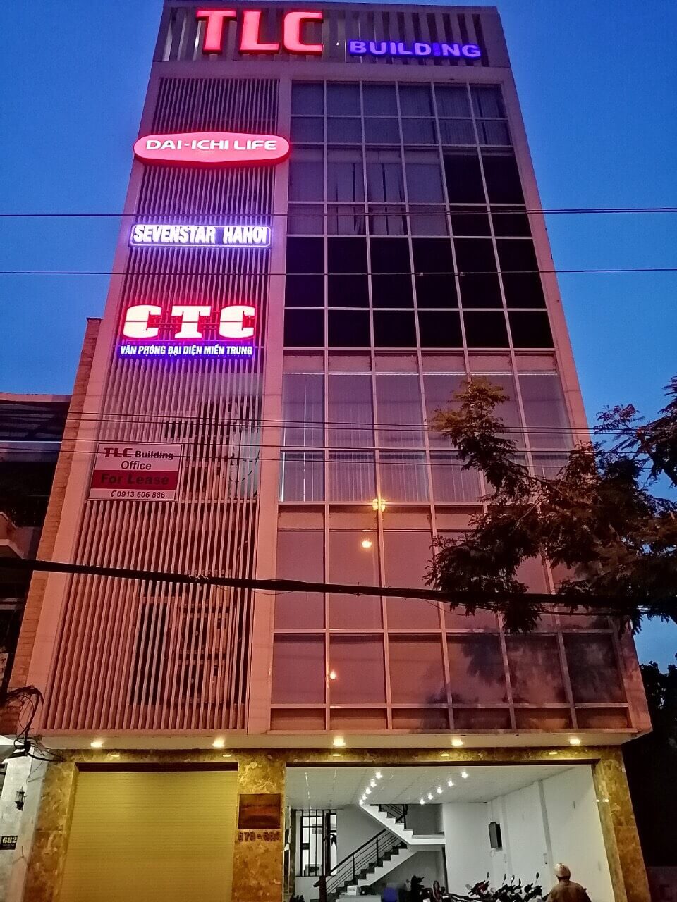 Bảng hiệu toà nhà CTC miền trung 1