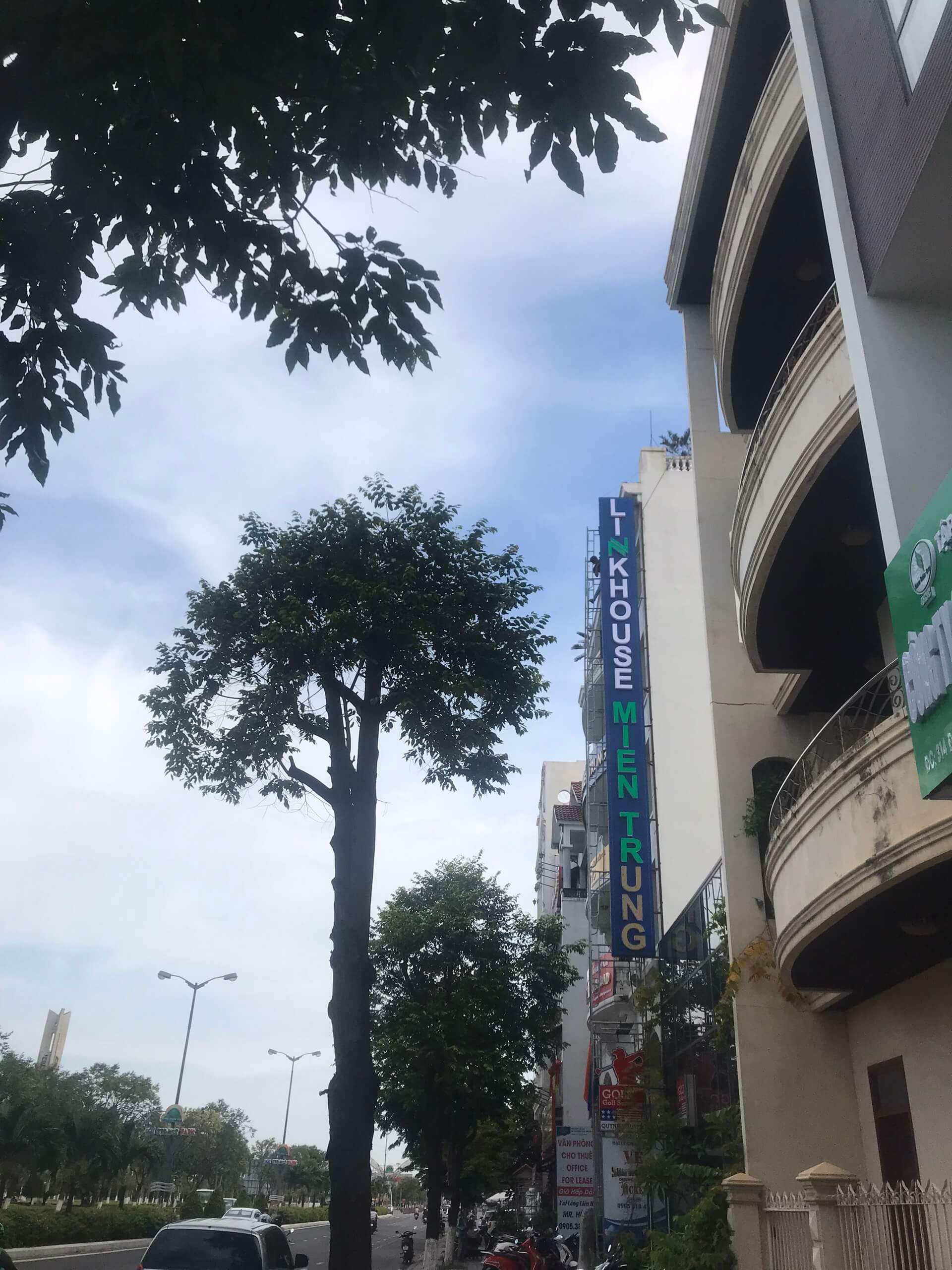 Thi công bảng hiệu đứng hai mặt 4