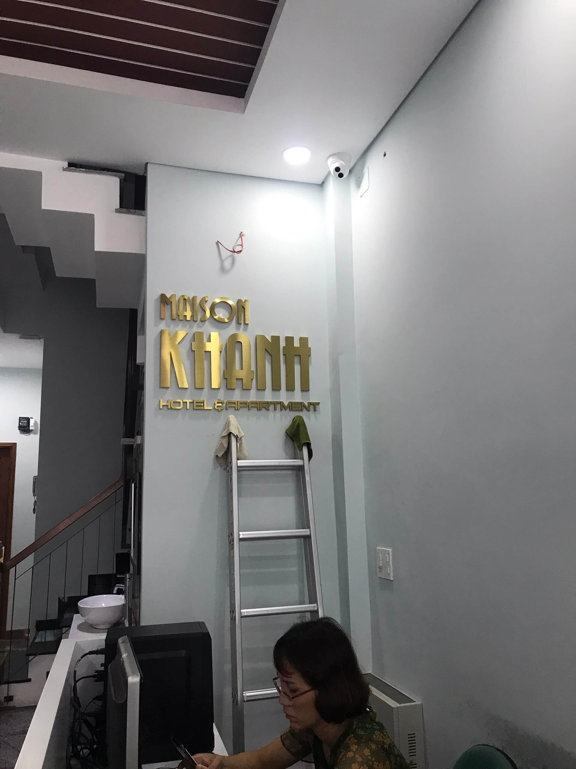 Thi công bảng hiệu trong nhà và ngoài trời khách sạn MAISON KHANH