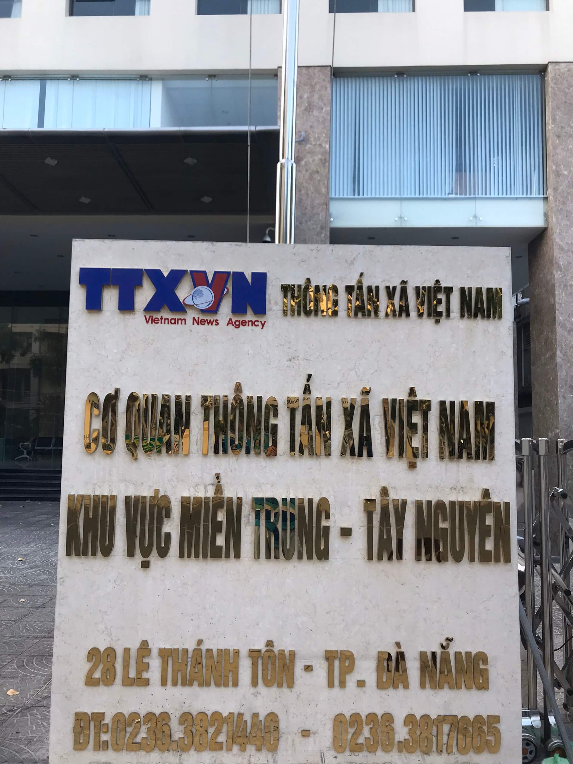 Chữ nổi inox vàng đồng cho Trụ Sở Cơ Quan 1